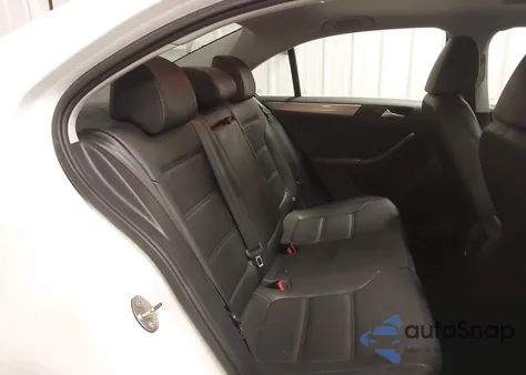 2017 Volkswagen Jetta 1.4T Se z USA, uszkodzony, nr VIN 3VWDB7AJ0HM398022